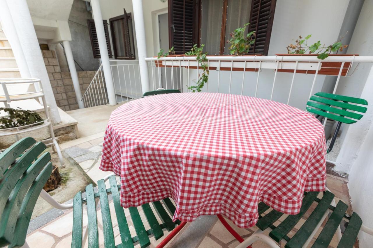 Apartments By The Sea Podgora, Makarska - 11469 Exterior photo