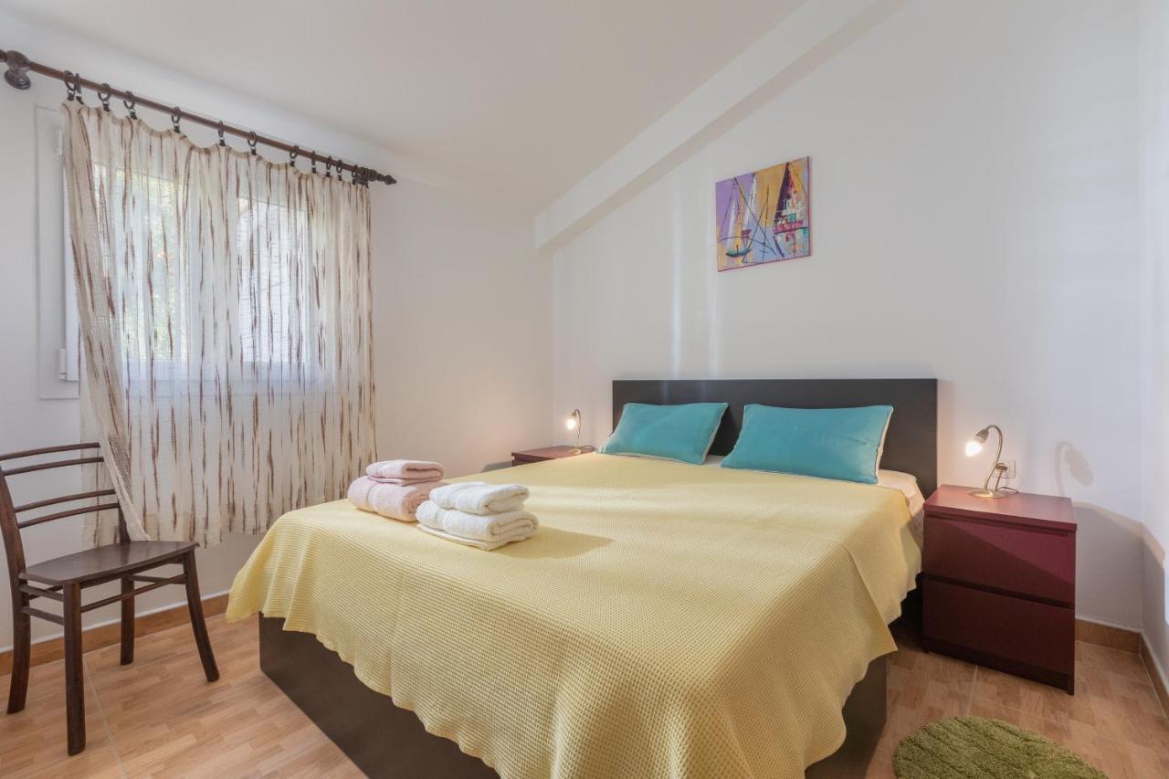 Apartments By The Sea Podgora, Makarska - 11469 Exterior photo